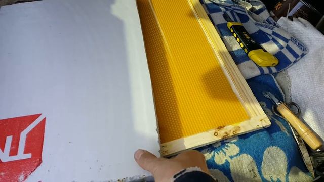 НАВАЩИВАНИЕ ВОЩИНЫ НА МАГАЗИННУЮ РАМКУ смотреть онлайн