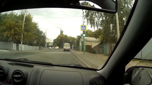 Езда по городу с пояснениями. За рулем ученик