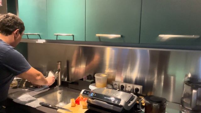 Когда за старшего ? #федосеев #готовимдома #гриль #вечер #ужин #мясо #фарш #жизнь #семья #кухня смотреть онлайн