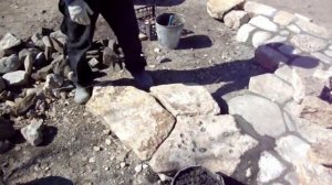 Каменная дорога и площадка из природного камня