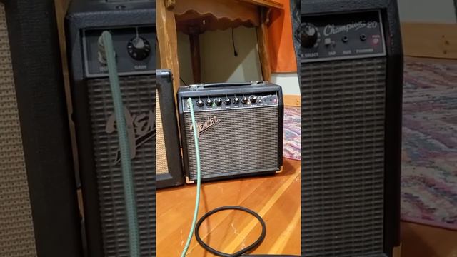 EHX "Ram's Head" Big Muff Tone/Sustain Test With Two Amps : Orange Crush 35RT vs Fender Champion 20 смотреть онлайн