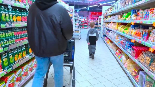 МАМА vs ПАПА. ПОКУПКИ маленькие vs БОЛЬШИЕ. Фёдор М. смотреть онлайн