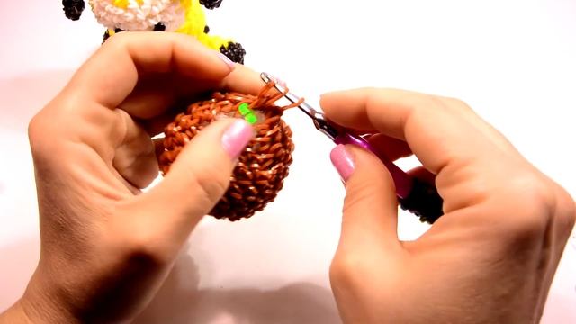 Собачка из резинок 