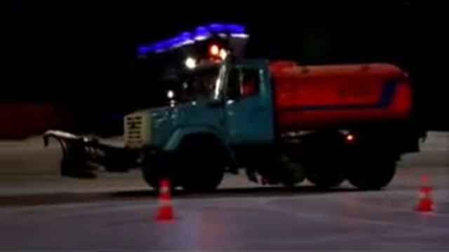 Экстремальное вождение снегоуборочной машины смотреть онлайн