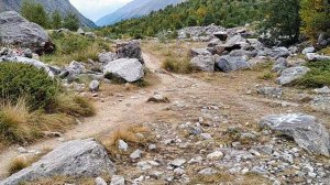 Чудесная дорога у подножья горы Уллу-Тау