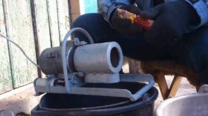 Чудесная лущилка кукурузы своими руками из хлама. Wonderful corn cleaver from the trash. 從玉米脫粒機好東西