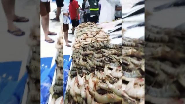#dubai#fishmarket#vegetablemarket   Dubai vegetable and fish market.....