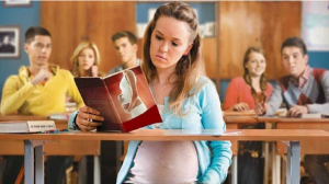 Студенток курганских колледжей, родивших во время лекций, будут переводить на бюджет