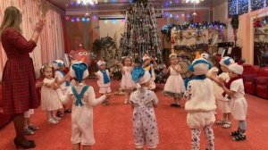 Танец "Малыши- карандаши" (Ю.  Селиверстова). Группа №12 "Цветики-семицветики"