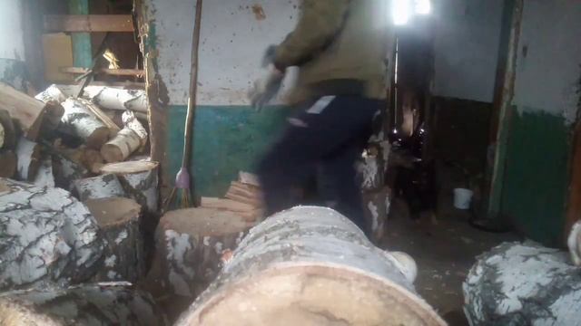 Выходные! Колю дрова. укладка дров, выходные в деревне. смотреть онлайн