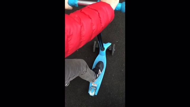 Видео моделинг. Кататься на самокате. смотреть онлайн