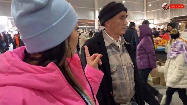 Казахстан! Весь город на БАЗАРЕ! Что покупают Казахи_ Дарю подарки на Новый год! Шымкент.mp4