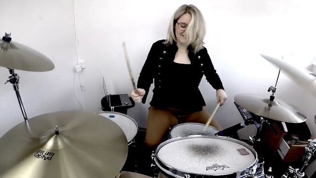 Toto - Hold The Line - Laëza Massa (drumcover) смотреть онлайн