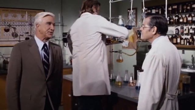 Полицейский отряд - Лаборатория(Лесли Нильсеном ) смотреть онлайн