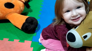Алла в детском игровом парке развлечений.