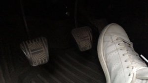 Скрежет при нажатии на газ Granta fl