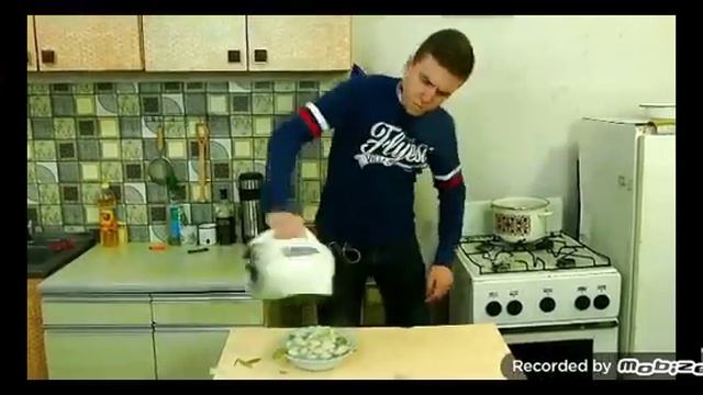 как сварить пельмени (реакция) смотреть онлайн