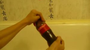 Опыт по физике. Давление жидкости.