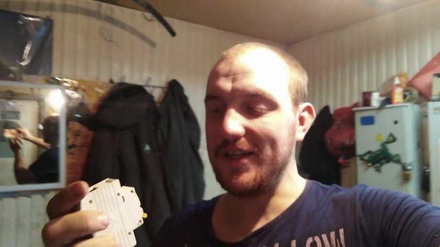 Почему шумит автомат в щитке и как это исправить своими руками не вызывая электрика