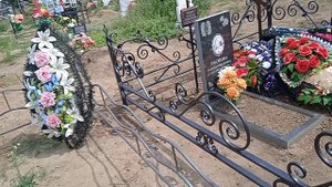 Оградка на кладбище