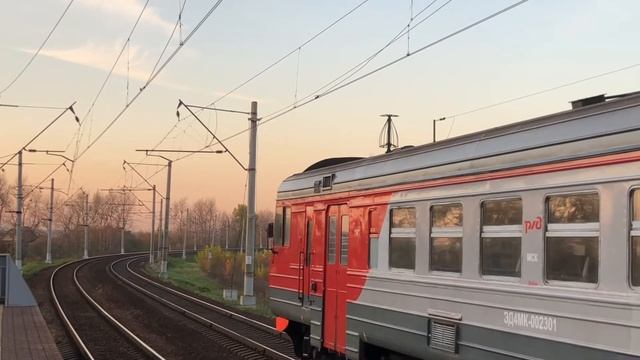 Электропоезд ЭД4МК-0023 у платформы «Ленинская», Павелецкого направления МЖД. смотреть онлайн