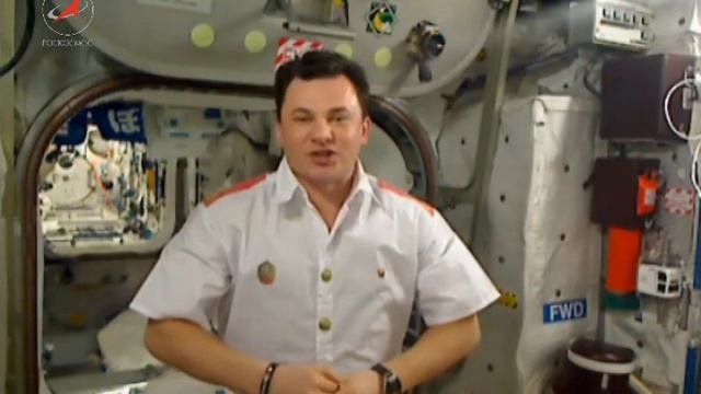 Космонавт Роман Романенко поздравляет суворовцев