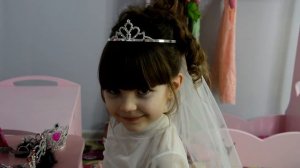 ПОДАРОК от КАМИЛЯ ? МАРИЯ стала НЕВЕСТОЙ ! САМОЕ ПЫШНОЕ СВАДЕБНОЕ ПЛАТЬЕ , Kids Diana Maria