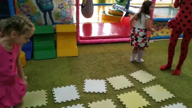 ЛУЧШИЙ ПРАЗДНИК - ДЕНЬ РОЖДЕНИЯ/ ЛЕДИ БАГ И СУПЕР КОТ ПОЗДРАВИЛИ ПОДРУЖКУ СОНЮ С ЮБИЛЕЕМ
