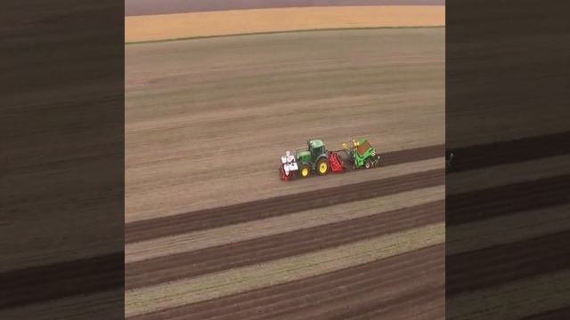 Как работает российская картофелесажалка Колнаг. Видео в деталях
