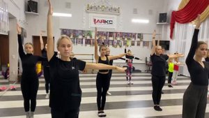 Тренировочная связка на положение рук и кистей в джазовом танце