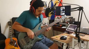 Yamaha TRBX305 5 string Bass Guitar Demo