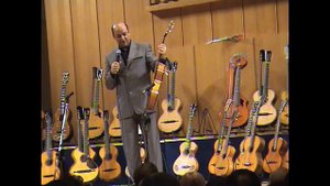 Иван Бариев представляет свою коллекцию семиструнных гитар, 2007 г.