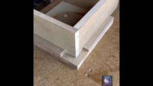 Лайфхак. Угловой зажим для сборки мебели своими руками.