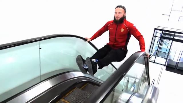 Уголок на эскалаторе. Метро. смотреть онлайн