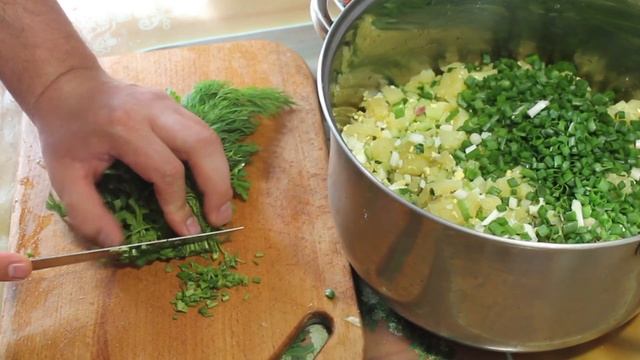 Очень Вкусная Окрошка на Сметане и Сыворотке. смотреть онлайн