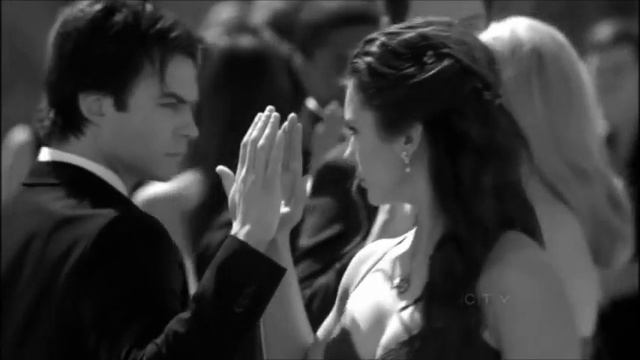 Деймон и Елена. Ты не тронешь... смотреть онлайн