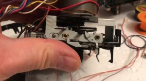 Магнитола Sanyo 4U-W80(K)/ Замена пассиков на ЛПМ/ какие винты нужно открутить!  /Часть 3А.