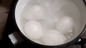 Куриные яйца в кипятке ХиХи совет НямНям очень вкусно
