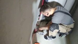 Ставим штукатурные маяки на клипсы при помощи лазера.Часть 1.