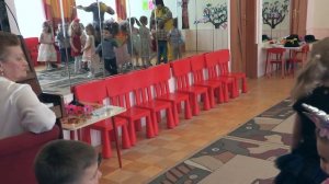 Танец с родителями на утреннике.