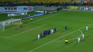 Messi and Neymar vs Ronaldniho Free Kicks - Месси и Неймар против Роналдиньо штрафные удары 2014 HD