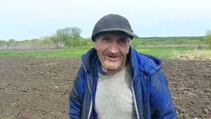 Дед Матвей посадил картошку!!!