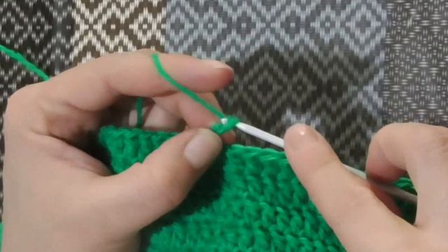 Мешочек для новогоднего подарка в форме снеговика крючком.