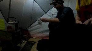 Зимняя рыбалка с ночёвкой! Ловля карася на озере Уелги