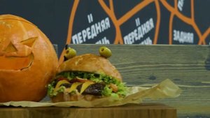 В этот вечер мы взяли аппетитные рецепты и приготовили жутко вкусные блюда на Хэллоуин.