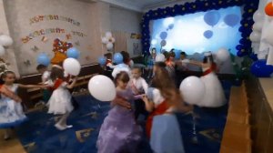 Выпускной. Вход детей с шарами.  МБДОУ Детский сад №6 "Родничок". г Гуково.