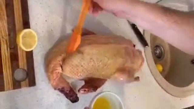 Приготовление утки в духовке (Cooking duck) смотреть онлайн