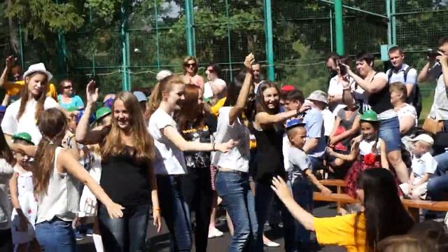 Вовлечение родителей в танец всем лагерем! смотреть онлайн