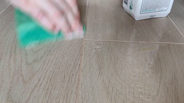 Как отчистить плитку от засохшей затирки и клея.
