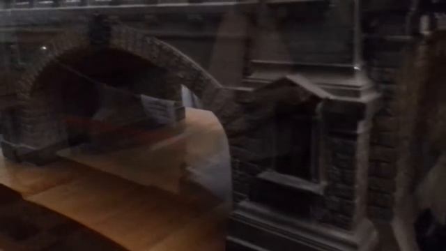 Удивительный срез огромного дерева из Сибири и другие экспонаты Питерского музея жд транспорта.